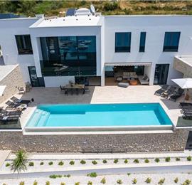 5-Bedroom Villa with heated infinity pool near Omis, Sleeps 10